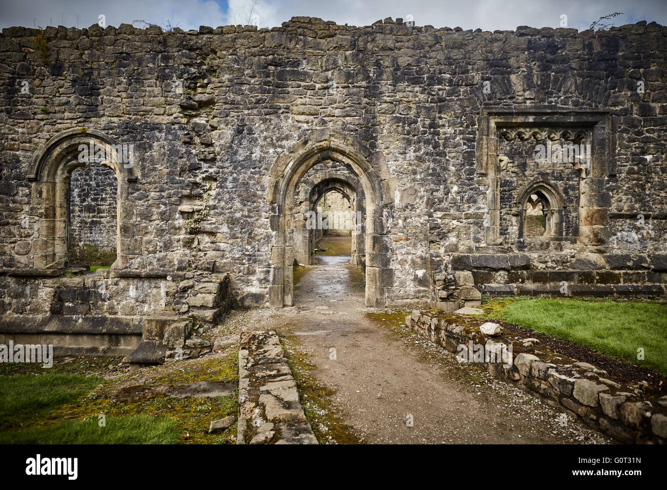 Whalley un grande villaggio in Ribble Valley sulle rive del fiume Calder nel Lancashire. Il villaggio ha le rovine di Whalley un Foto Stock