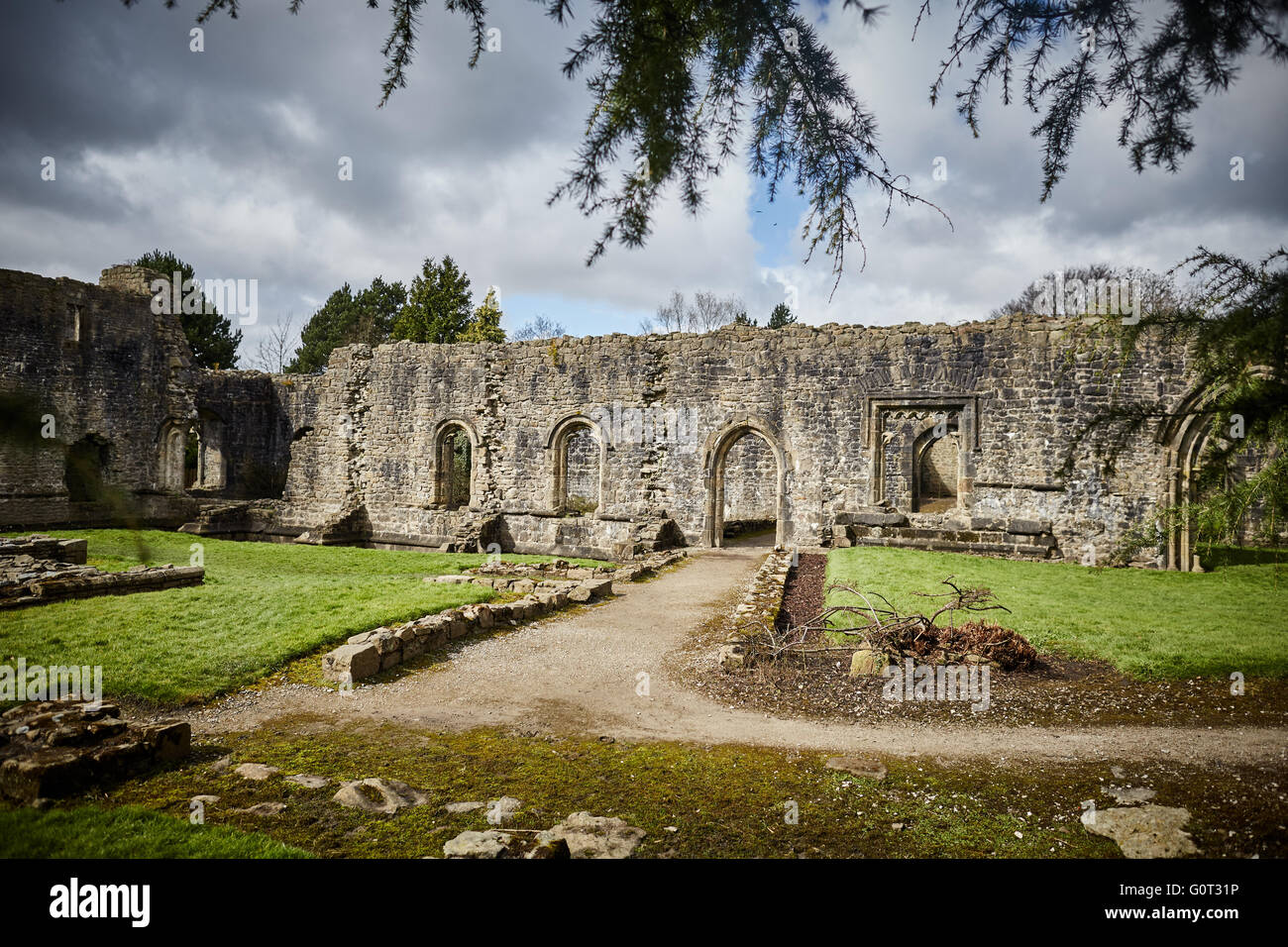 Whalley un grande villaggio in Ribble Valley sulle rive del fiume Calder nel Lancashire. Il villaggio ha le rovine di Whalley un Foto Stock