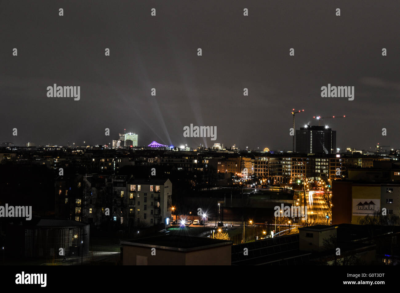 Città di Berlino, capitale della Germania, durante la notte del 31 dicembre 2015. Luci del Capodanno. Foto Stock