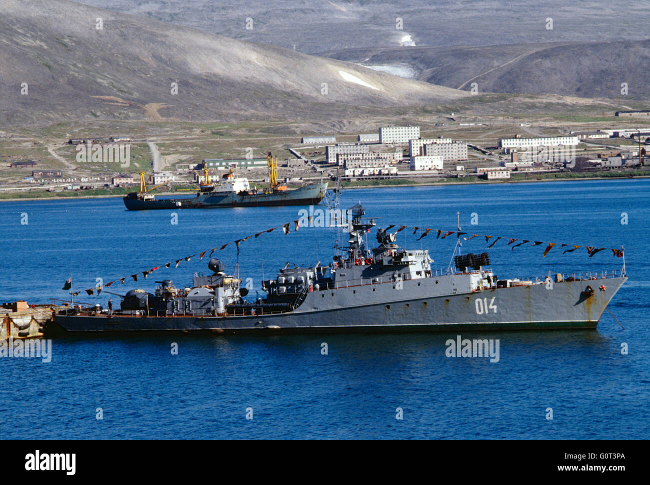 Navale sovietica nave militare; Provideniya porto cittadino; Magadan Regione; Siberia; Federazione russa; ex URSS Unione Sovietica Foto Stock