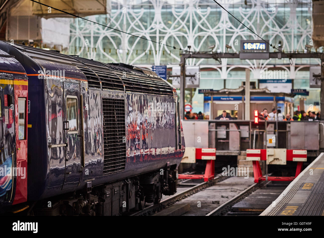 Primo grande Wester inter city 125 alta HSt Speeed treno livrea viola Great Western Railway (GWR) è un cittadino britannico di funzionamento del treno Foto Stock