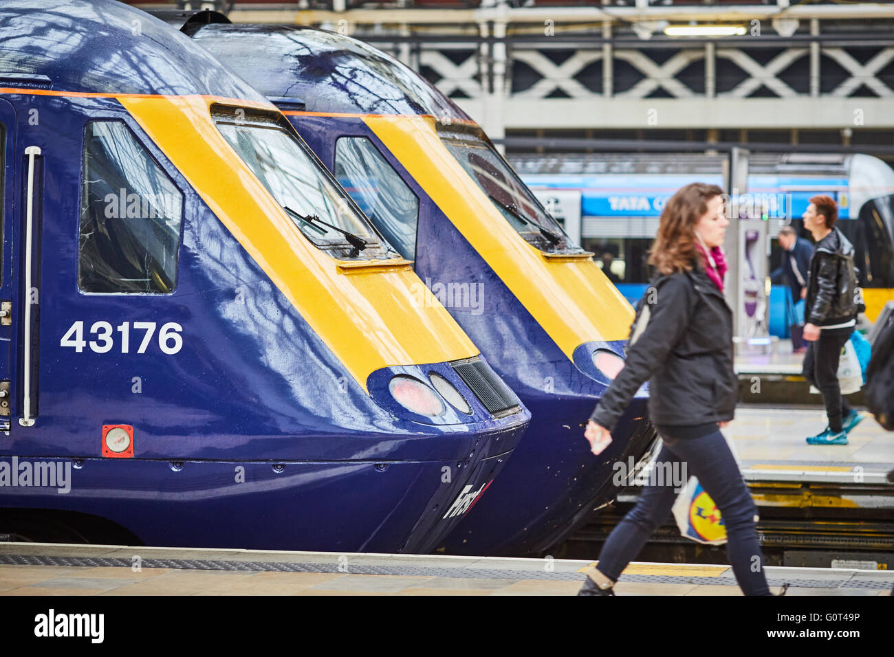 Primo grande Wester inter city 125 alta HSt Speeed treno livrea viola Great Western Railway (GWR) è un cittadino britannico di funzionamento del treno Foto Stock