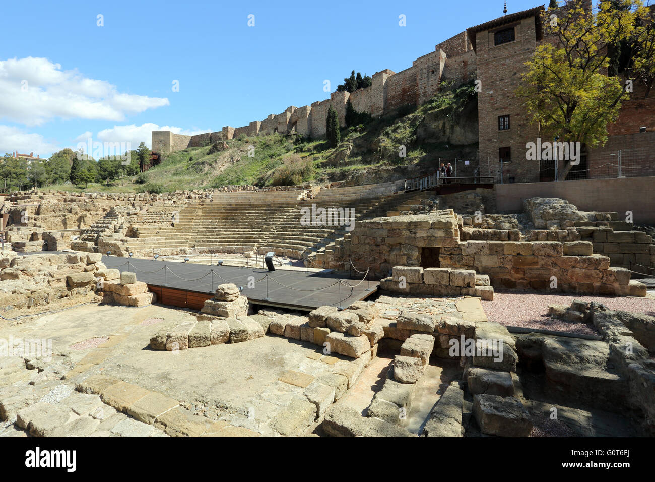 Le rovine di un antico teatro romano (Teatro Romano) a Malaga, Spagna. Foto Stock