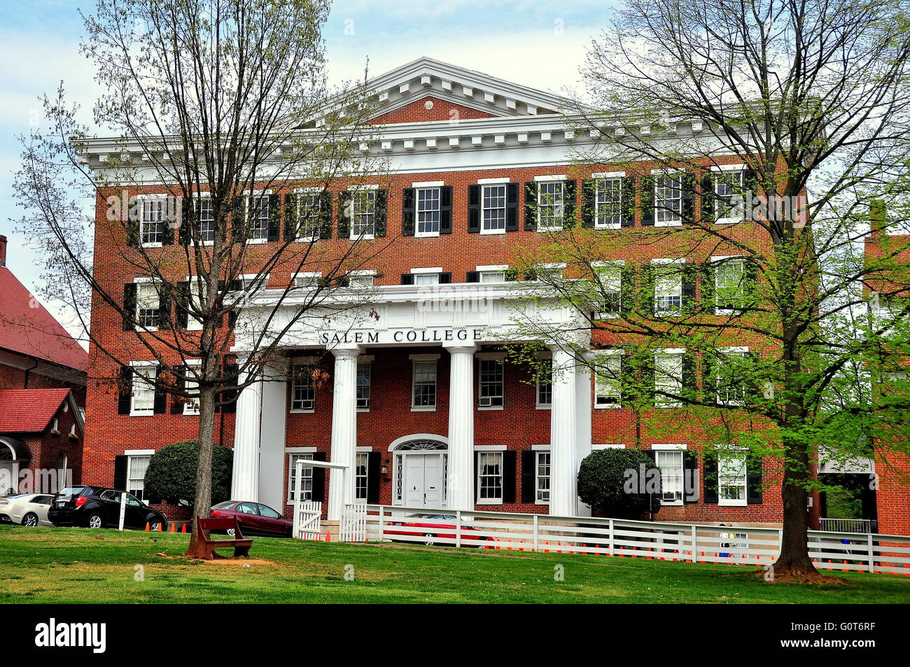 Vecchia Salem, North Carolina: Salem College si affaccia il Salem Piazza Borgo Verde * Foto Stock