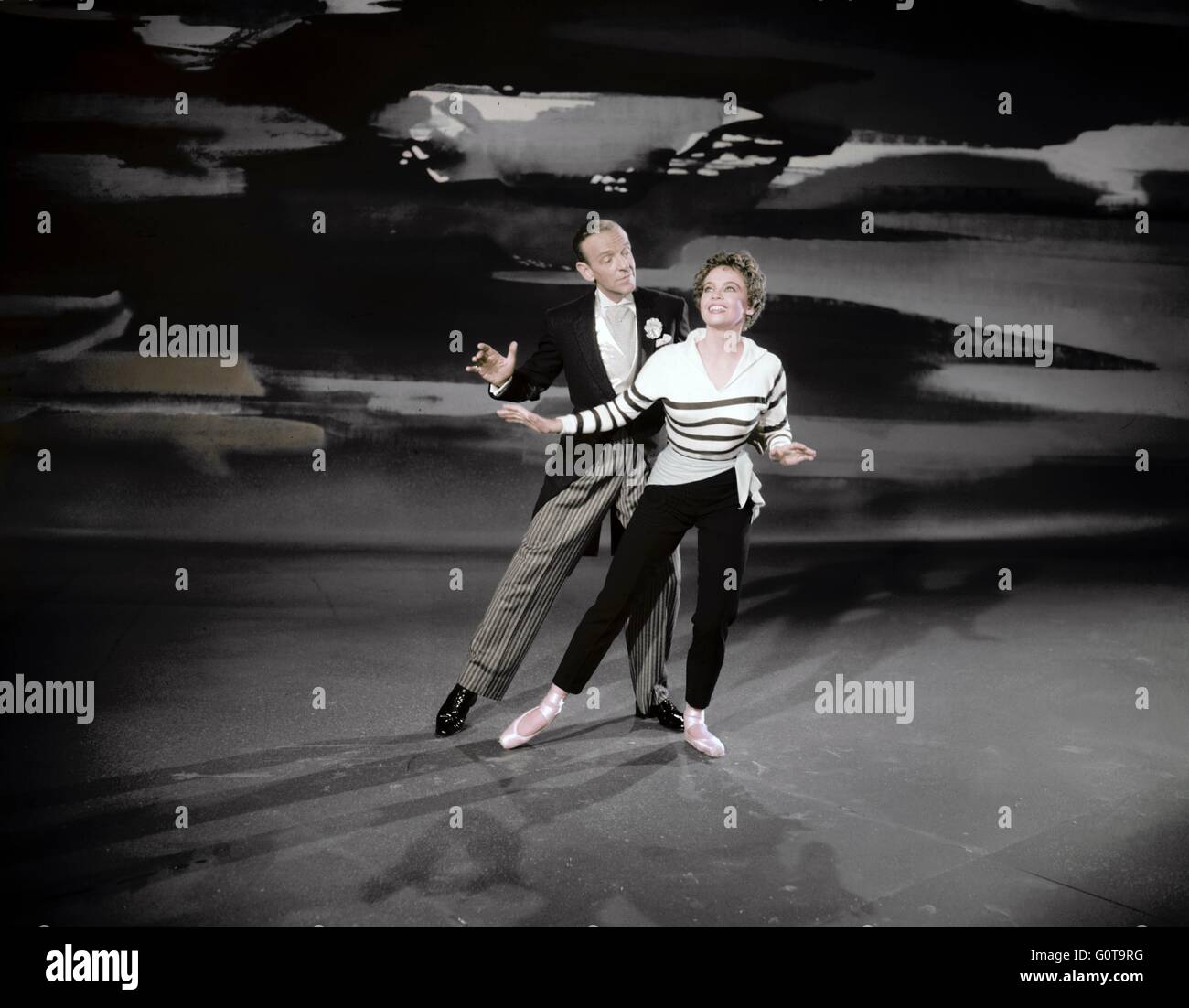 Fred Astaire e Leslie Caron / Daddy Long Legs / 1955 diretto da Jean Negulesco (Twentieth Century Fox Film Corporation) Foto Stock