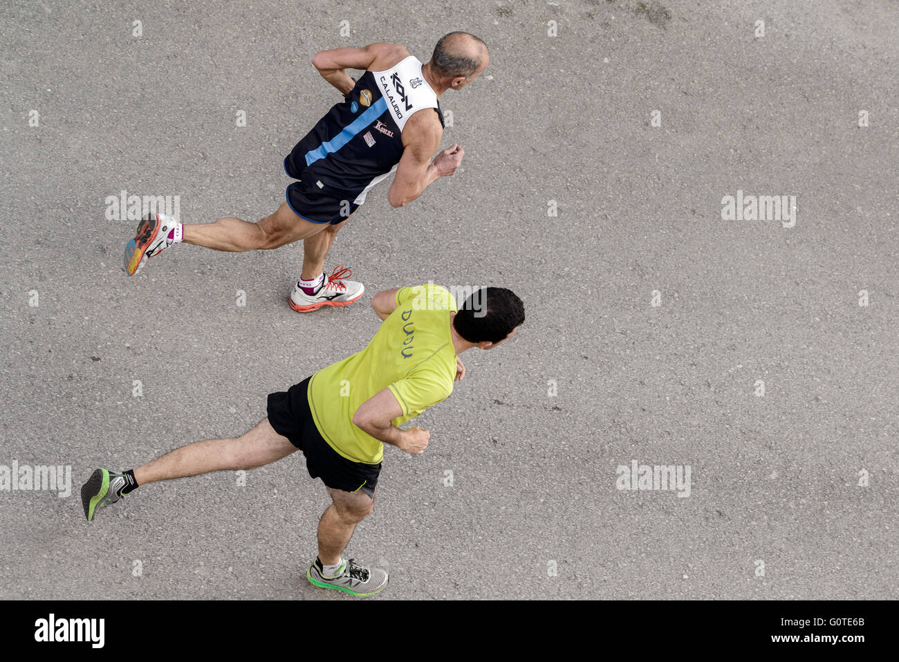 Corridori della maratona visto da sopra Foto Stock