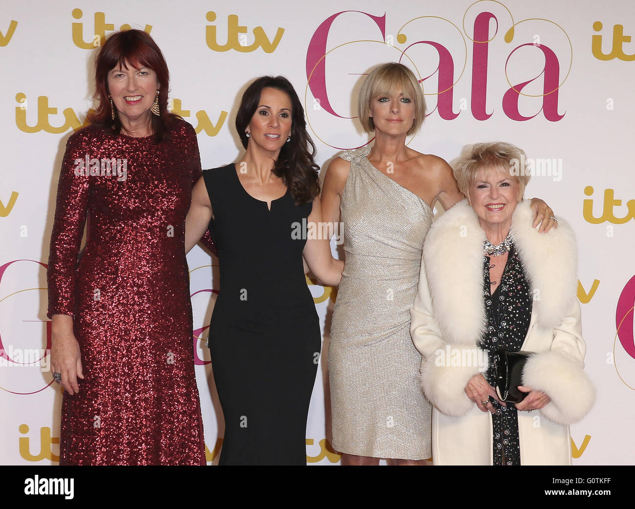 Londra, UK, 19 Nov 2015: Andrea McLean, Janet Street-Porter, Gloria Hunniford e Jane Moore - allentato Le donne frequentano il Gala di ITV al London Palladium di Londra Foto Stock