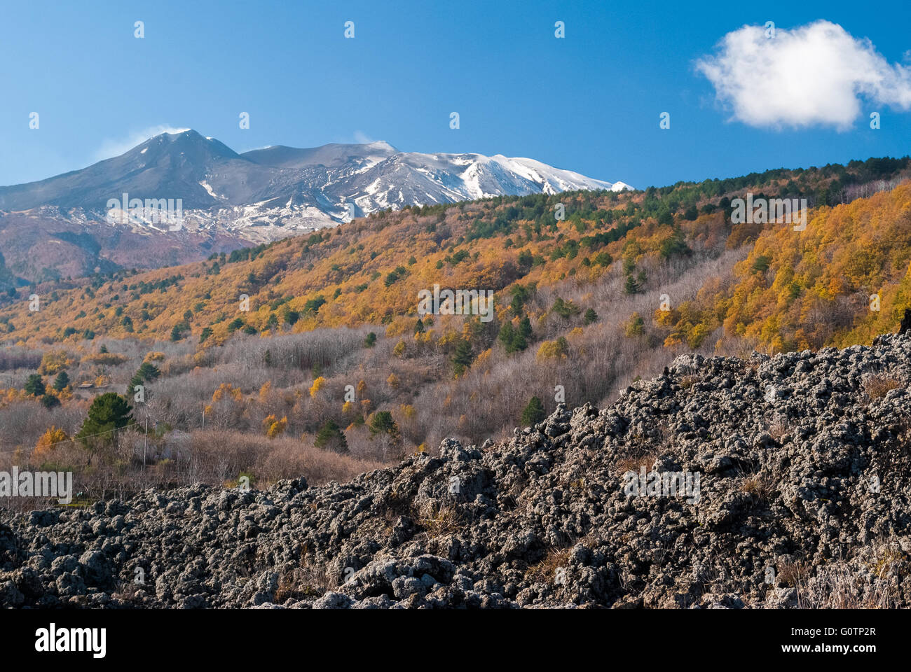 Il nord-il fianco est del vulcano Etna durante il tardo autunno Foto Stock