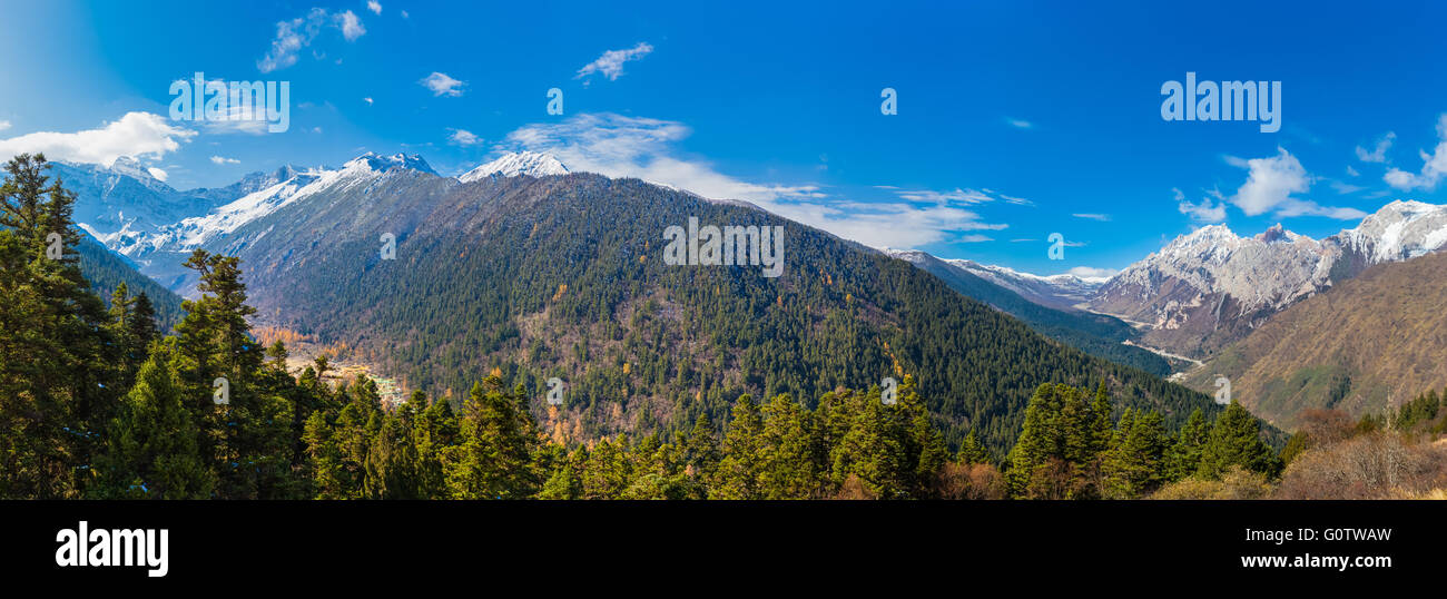 Panorama di Huanglong national park in Sichuan, provincia della Cina Foto Stock