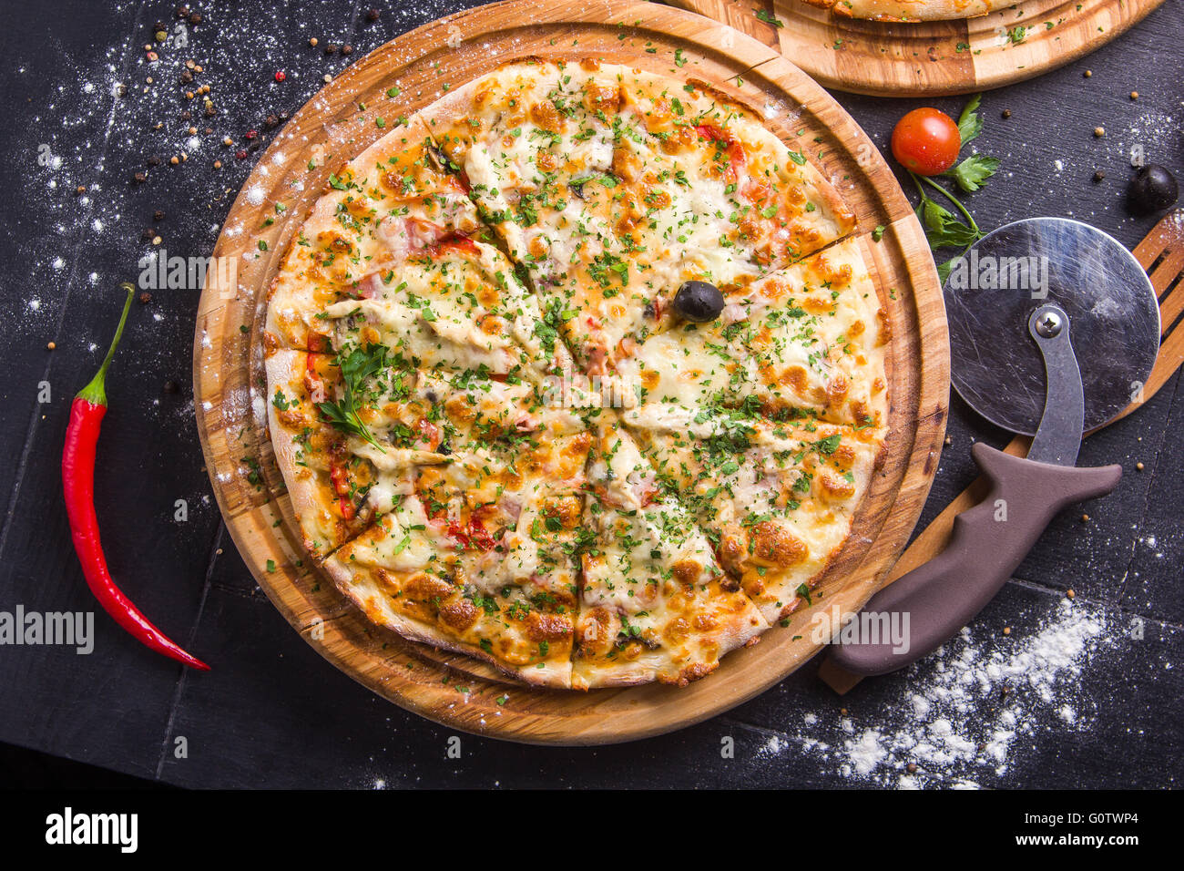 Fresca pizza cotta al forno Foto Stock