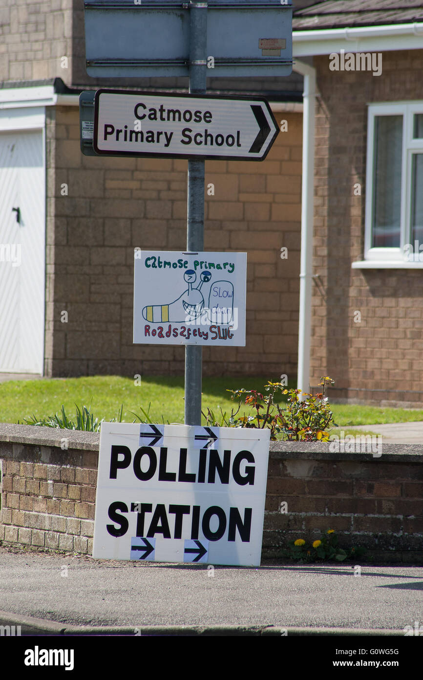 Oakham, Rutland, UK. Il 5 maggio, 2016. Uno dei seggi nel capoluogo di contea di Oakham in Rutland dove i residenti hanno diritto di voto per la loro scelta preferita del candidato ad essere la nuova polizia e la criminalità commissario per Leicestershire & Rutland. Credito: Jim Harrison/Alamy Live News Foto Stock