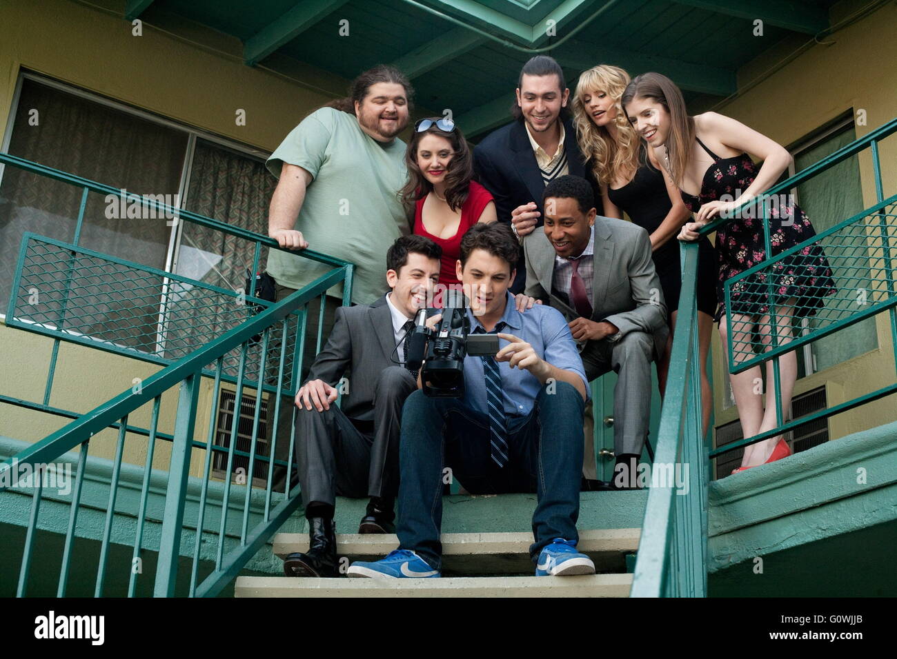 Data di rilascio: Marzo 25, 2016 Titolo: Ottenere un lavoro di studio: Lionsgate Premiere direttore: Dylan Kidd trama: la vita dopo la laurea non è esattamente andando come previsto per volontà e Jillian che si trovano persi in un mare di strano sempre più posti di lavoro. Ma con l'aiuto di familiari, amici e colleghi hanno ben presto scoprire che il più importante (e divertente) avventure sono quelle che noi non possiamo vedere prossimi. Nella foto: Anna Kendrick, Miles Teller, Bryan Cranston (credito: c Lionsgate Premiere/Entertainment Pictures/) Foto Stock