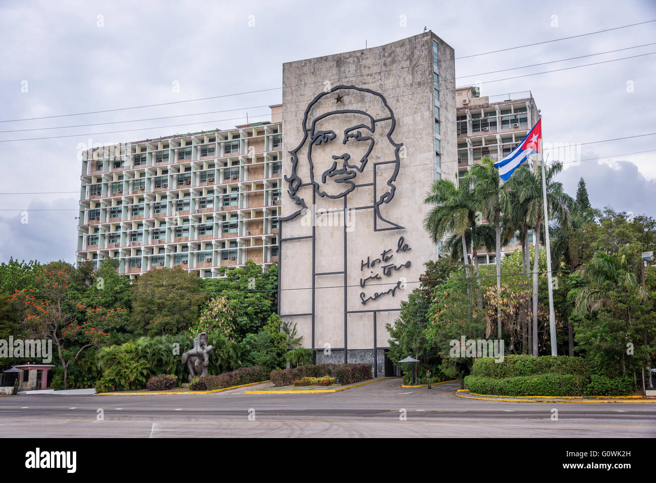 L'Avana, Cuba - aprile 17: Ministero dell'interno edificio con la faccia di Che Guevara si trova nella Piazza della Rivoluzione, su aprile 17,20 Foto Stock