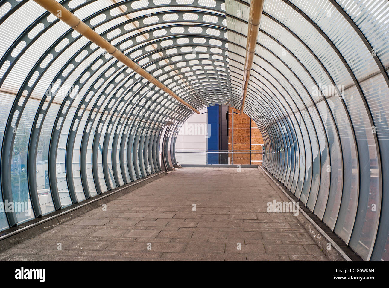 Tunnel di vetro immagini e fotografie stock ad alta risoluzione - Alamy