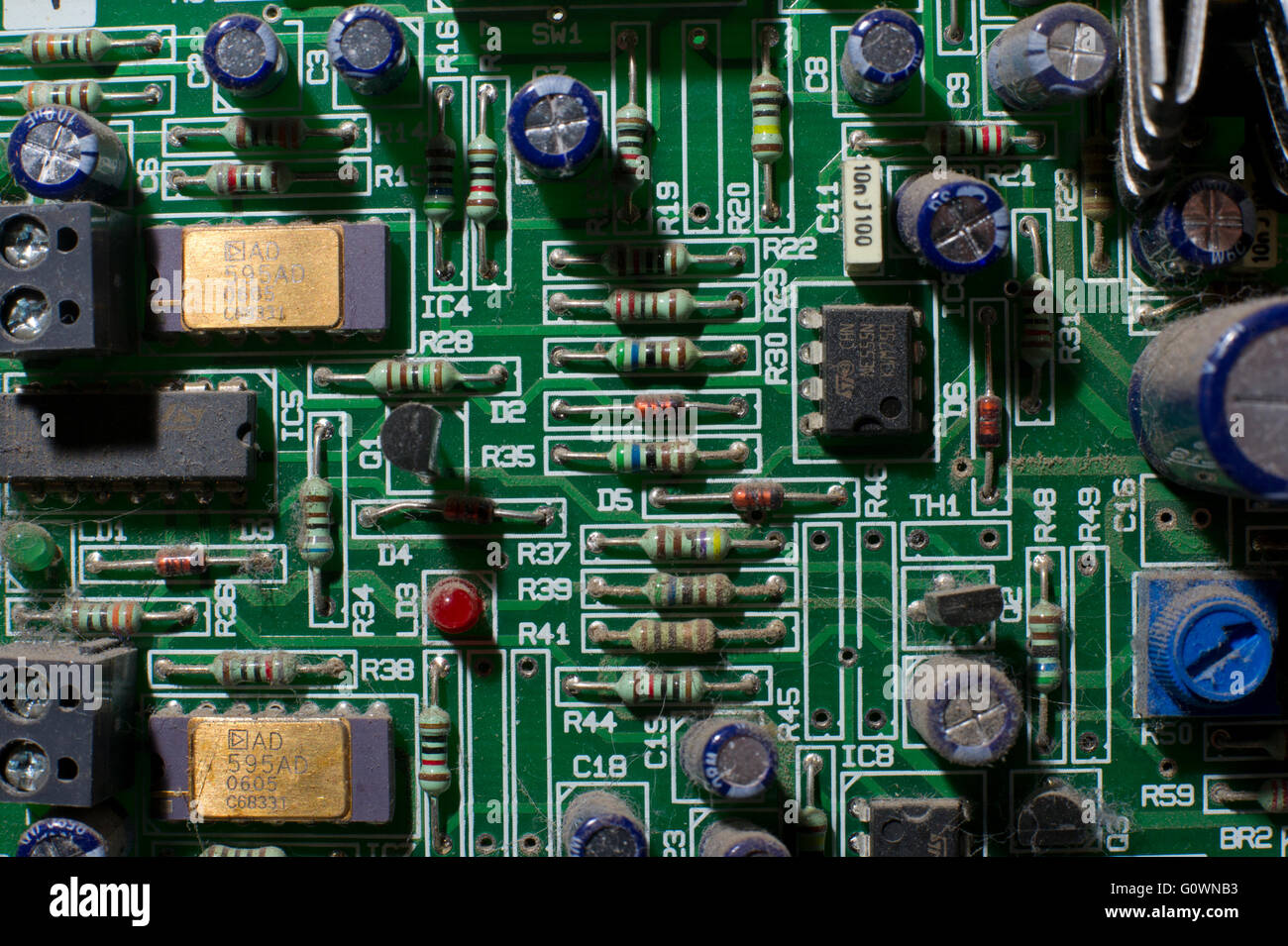 Una chiusura di una scheda a circuito stampato di un circuito elettrico aga cooker Foto Stock