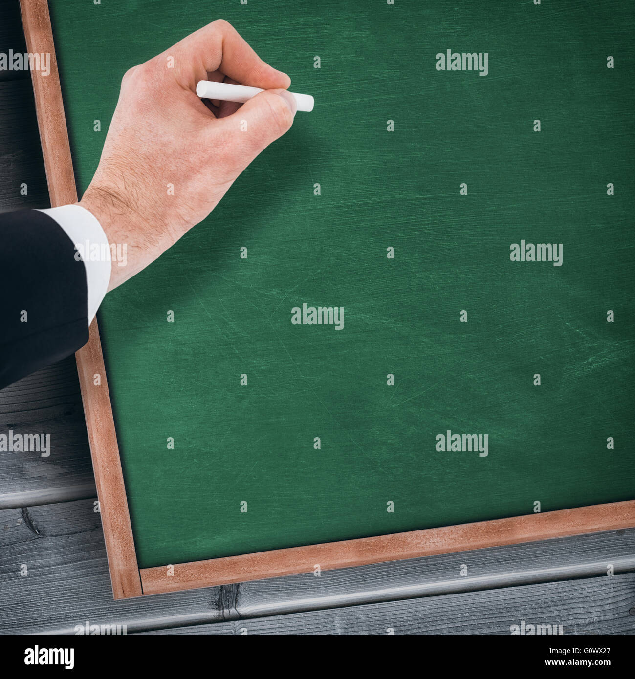 Immagine composita di mano di imprenditore iscritto con un gesso bianco Foto Stock