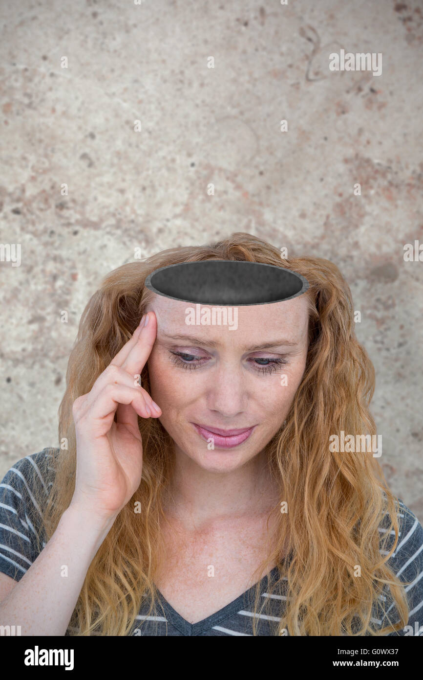 Immagine composita della donna bionda avente mal di testa Foto Stock