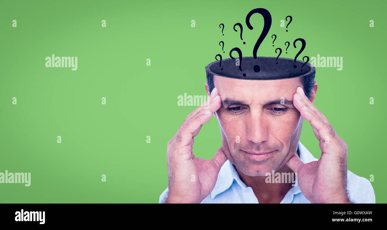 Immagine composita di uomo bello pensare con la mano sulla fronte Foto Stock