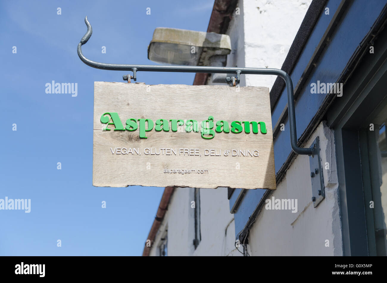 Segno per Asparagasm vegan e senza glutine ristorante e deli in Nailsworth, Gloucestershire Foto Stock