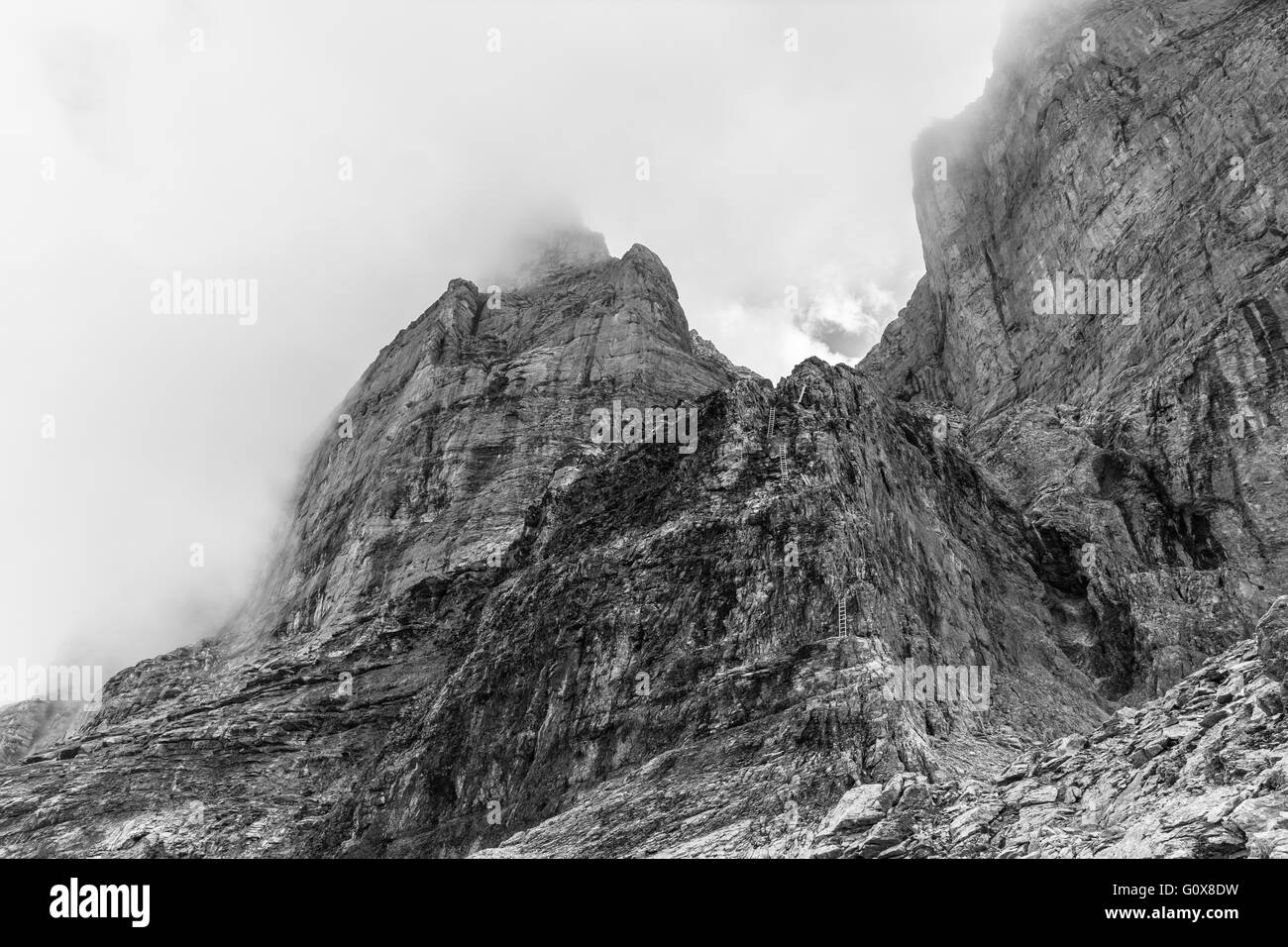 Sotto la parete nord dell'Eiger: punto di partenza per scalare la Eiger North Face, famoso muro su Oberland Bernese delle alpi svizzere, Swit Foto Stock