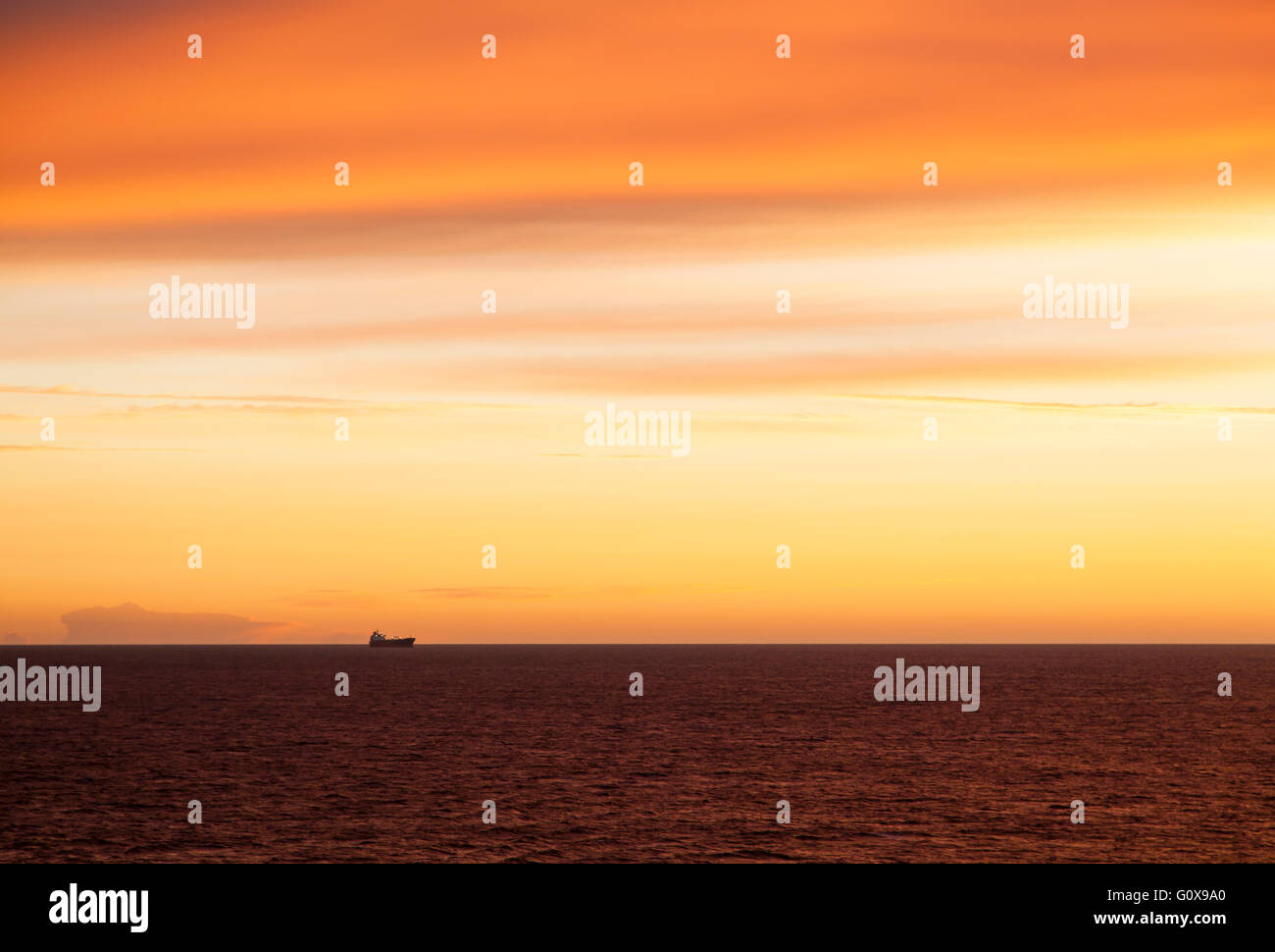 Cielo colorato dopo che il Sole è andato giù (Boston, Massachusetts). Foto Stock