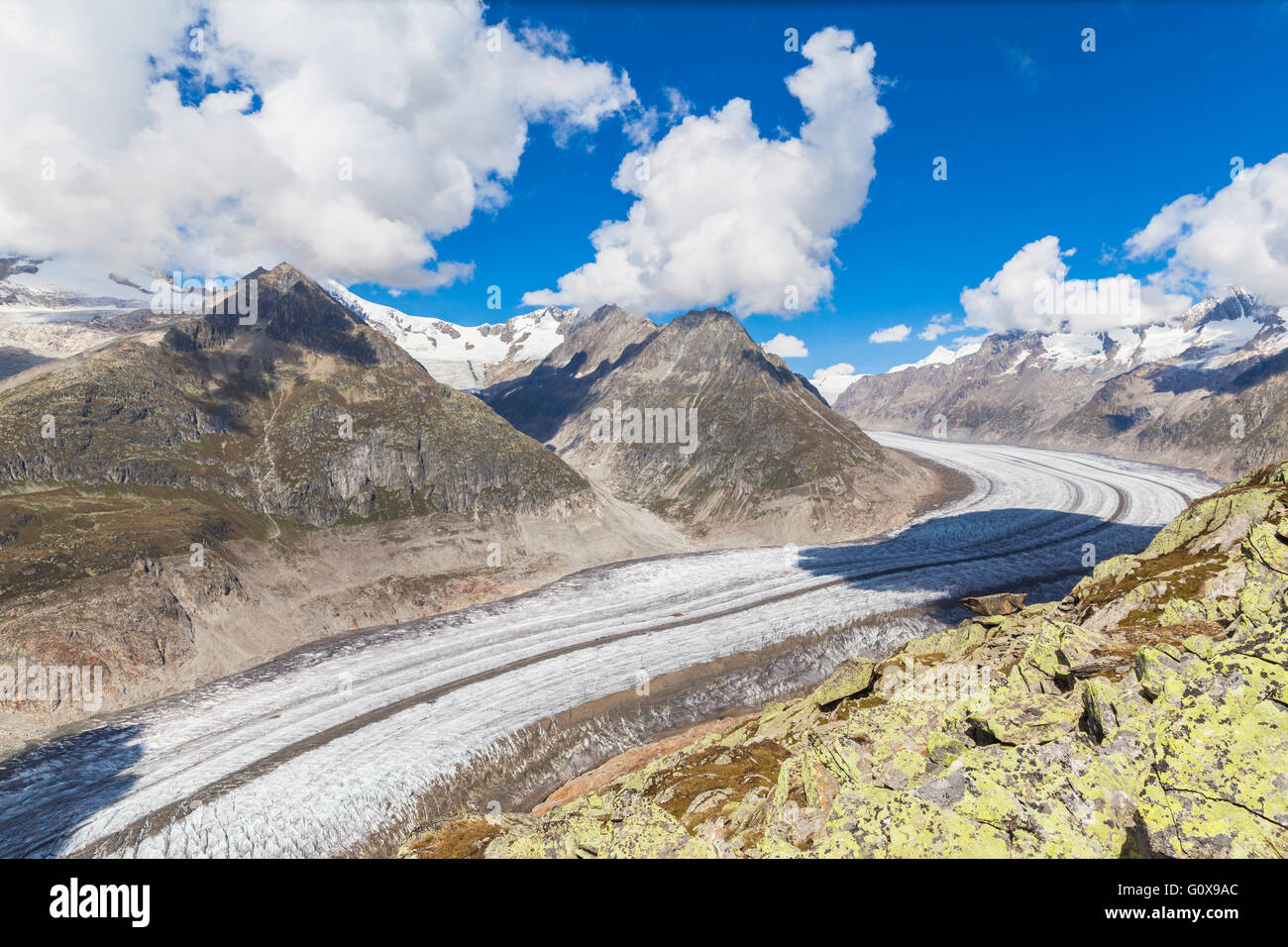 Magnifica vista sul ghiacciaio di Aletsch sulle montagne, regione di Jungfrau, Svizzera Foto Stock