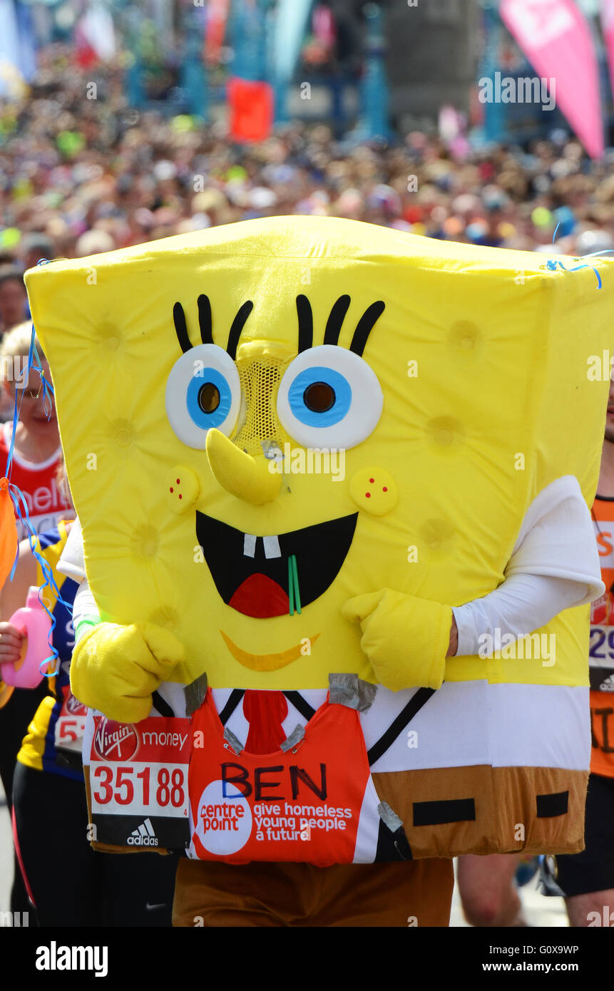 Guide di divertimento durante il 2016 Maratona di Londra Foto Stock