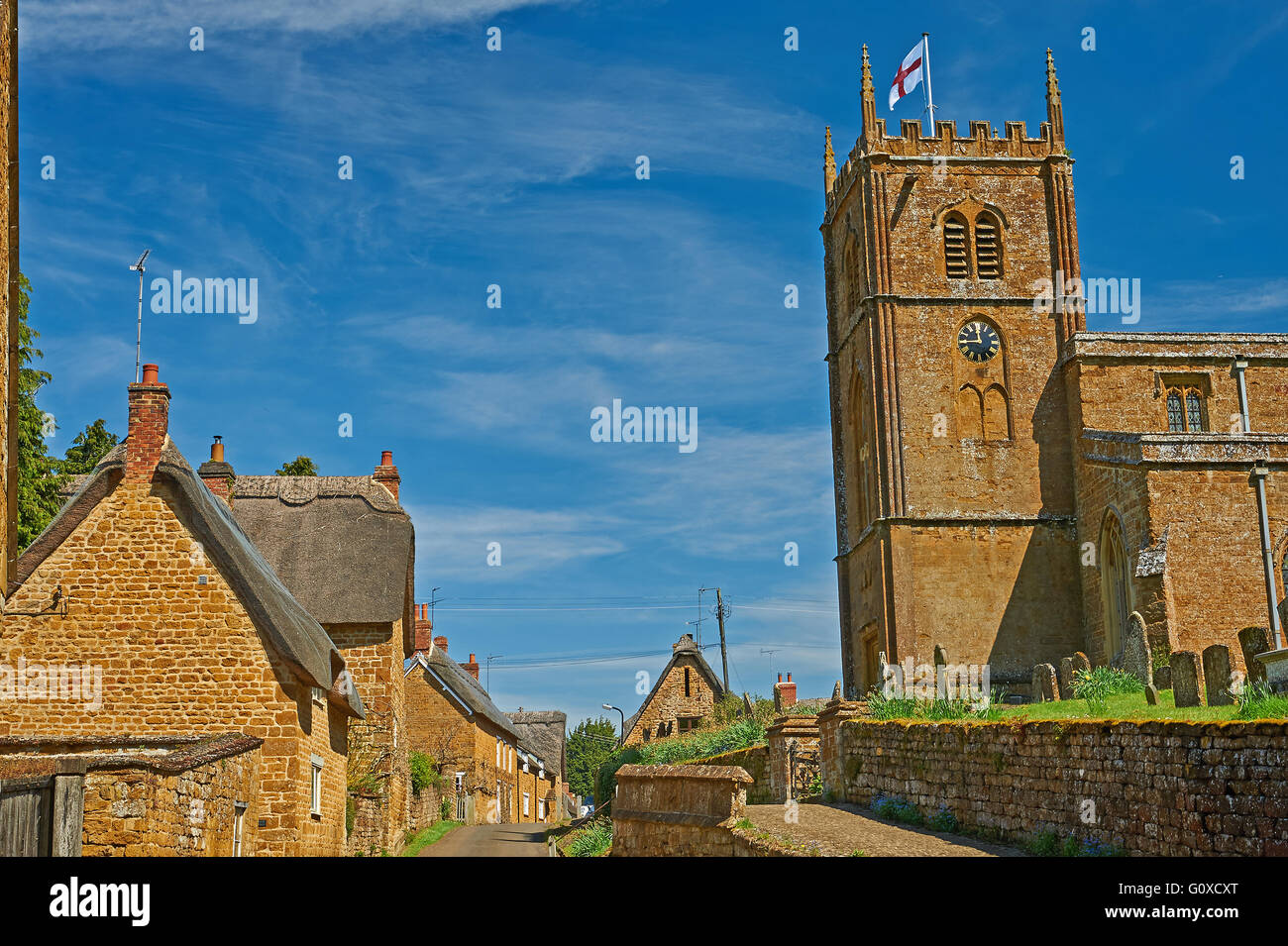 Chiesa di tutti i santi in Oxfordshire village di Wroxton è uno dei Ironstone beneficio delle chiese Foto Stock