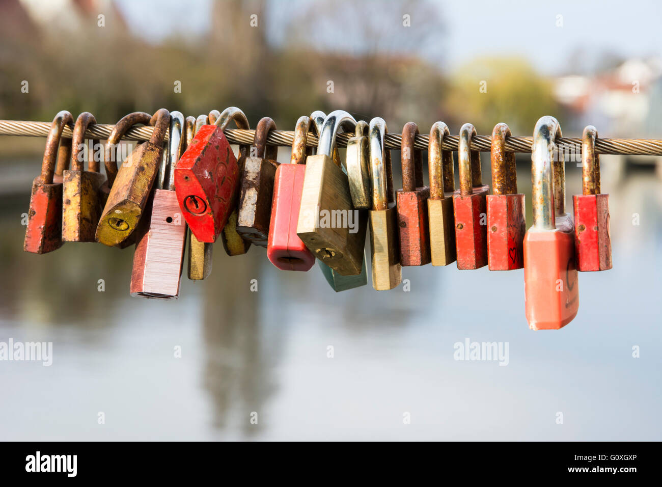 Amore si blocca come simbolo di amore eterno Foto Stock