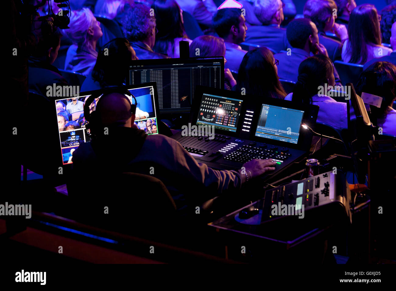 Tv show immagini e fotografie stock ad alta risoluzione Pagina 2 Alamy