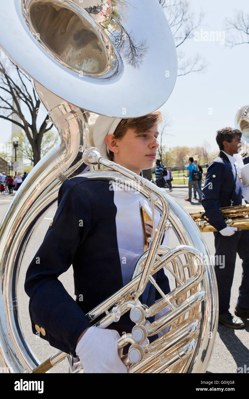 Sezione Sousaphone della high school Marching Band - USA Foto Stock