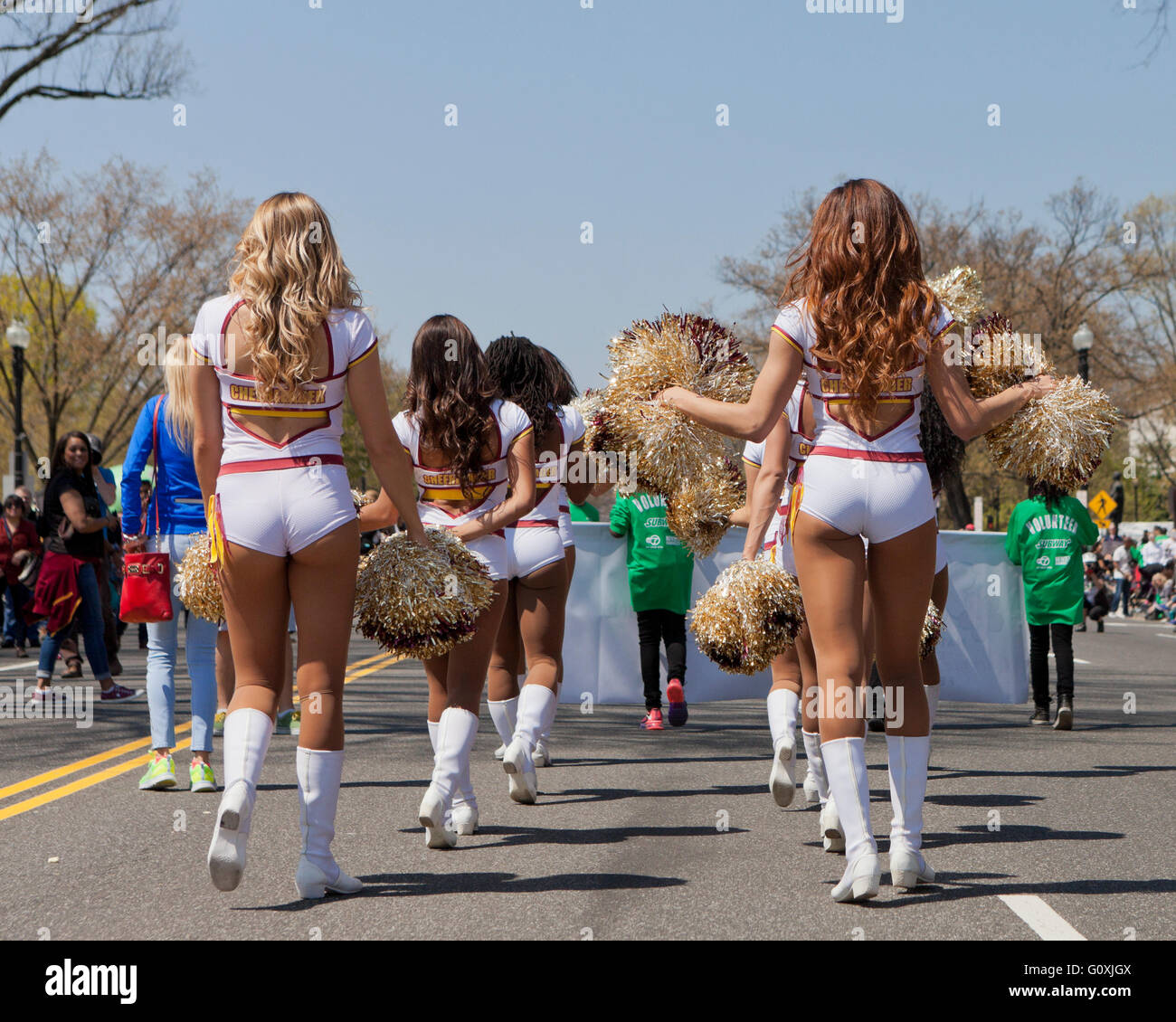 Washington Redskins cheerleaders durante una parata - Washington DC, Stati Uniti d'America Foto Stock