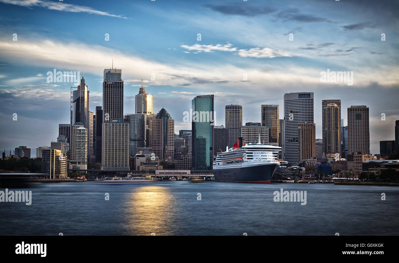 Crociera Queen Mary 2 a Sydney al Tramonto Foto Stock