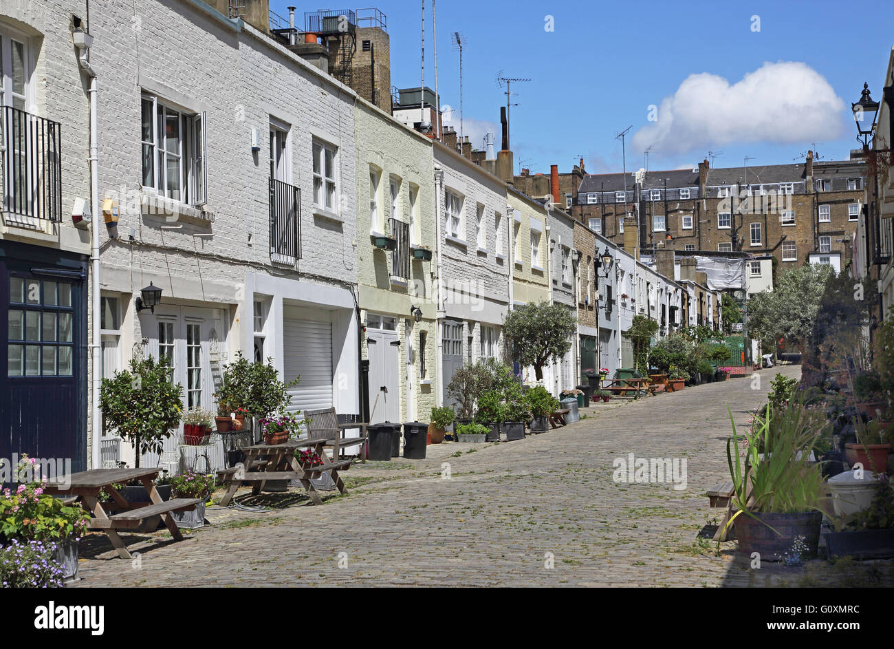 Bathurst Mews, una strada di case convertite dalle vecchie stalle delle più grandi case in Bayswater, Londra. Essi ora vendere per £2m+ Foto Stock