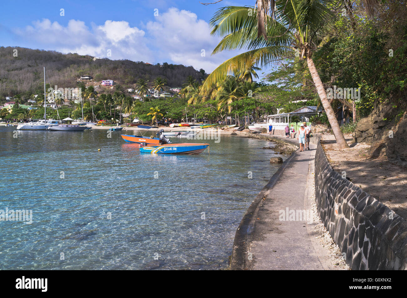 Dh Bequia island ST VINCENT CARAIBI ancoraggio barche bay off isola dei Caraibi costa Port Elizabeth Admiralty Bay Foto Stock