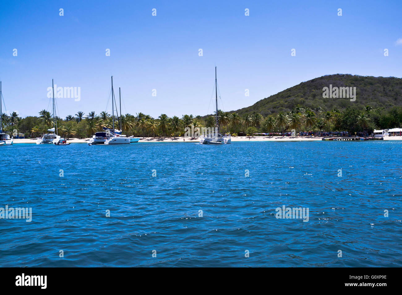 dh Mayreau Island ST VINCENT CARIBBEAN Saltwhistle Bay Beach yachts Saint Vincent e Grenadines barche a vela baie di fischio di sale Foto Stock
