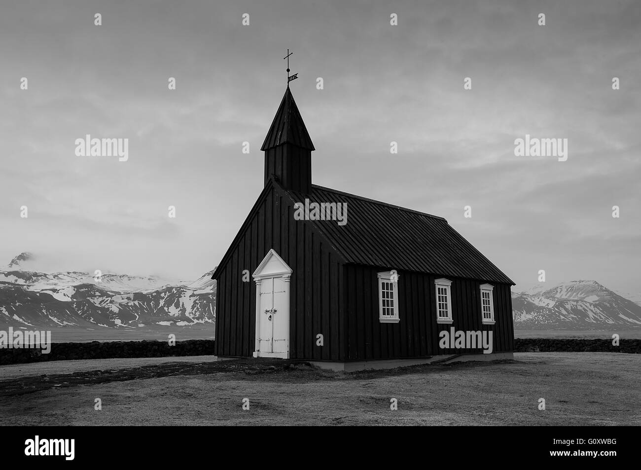 Famosa chiesa nera di Budir alla penisola Snaefellsnes regione in Islanda Foto Stock