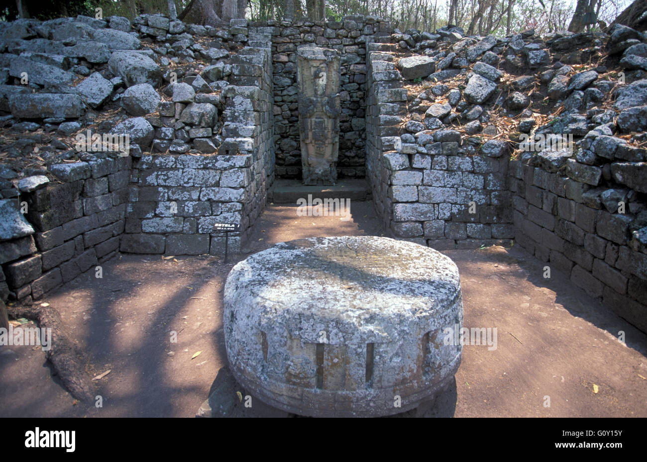 La pietra per il sacrificio umano, Copan rovine, un sito archeologico della civiltà Maya nel dipartimento di Copan, Honduras Foto Stock