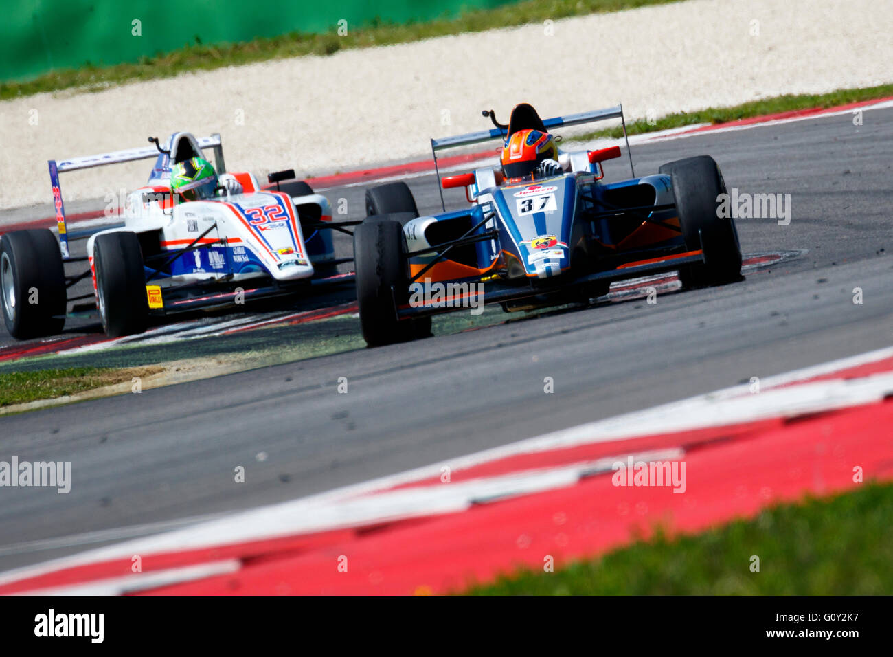 Misano Adriatico, Italia - 10 Aprile 2016: una Tatuus di F4 T014 Abarth di BVM Racing Team, pilotato da Colombo Lorenzo, italiano F4 Championship Powered by Abarth nel Circuito Internazionale di Misano Foto Stock