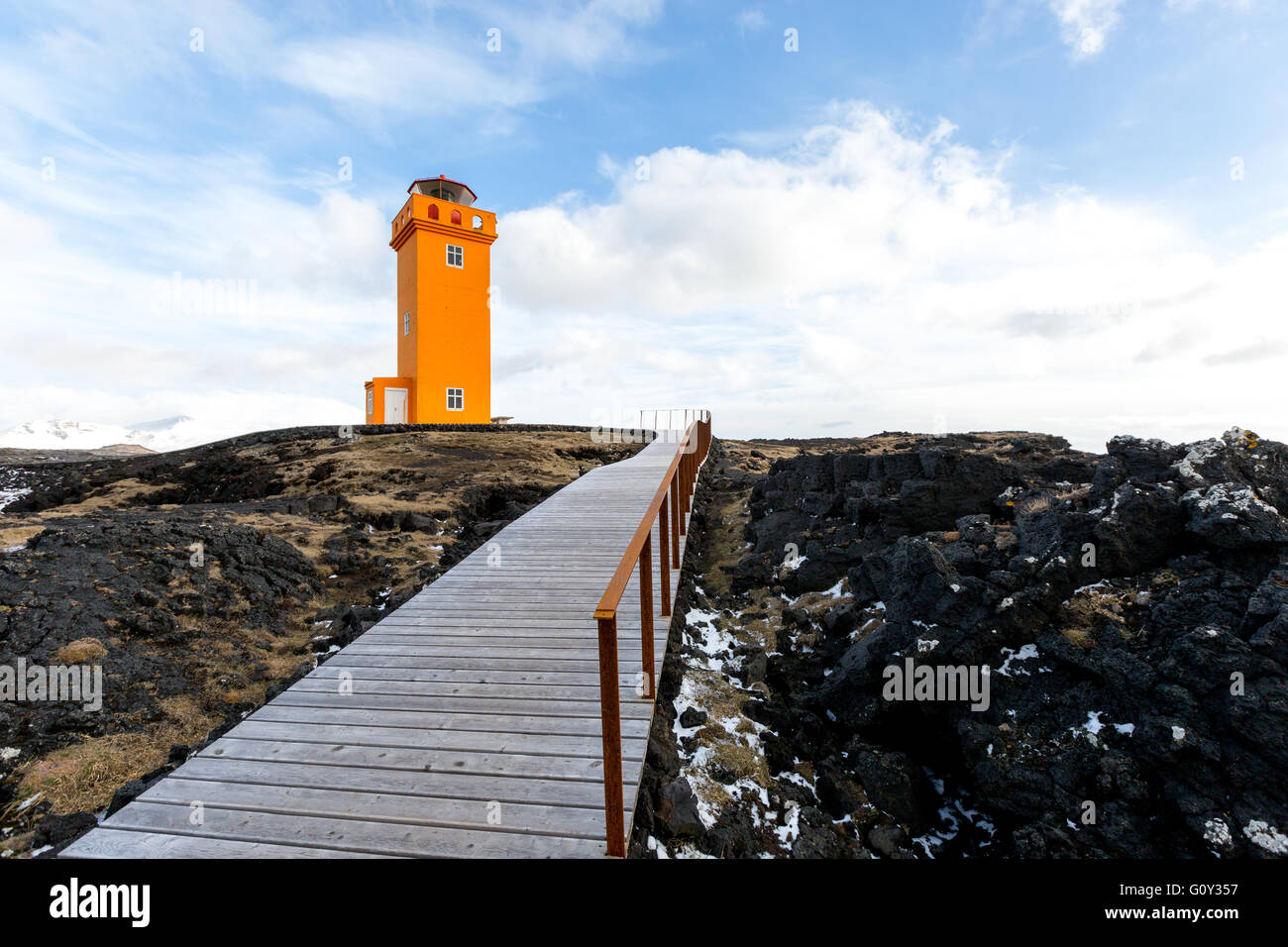 Öndverðarnes Faro è di un colore giallo/arancio faro sulla penisola Snaefellsnes, West Islanda Foto Stock