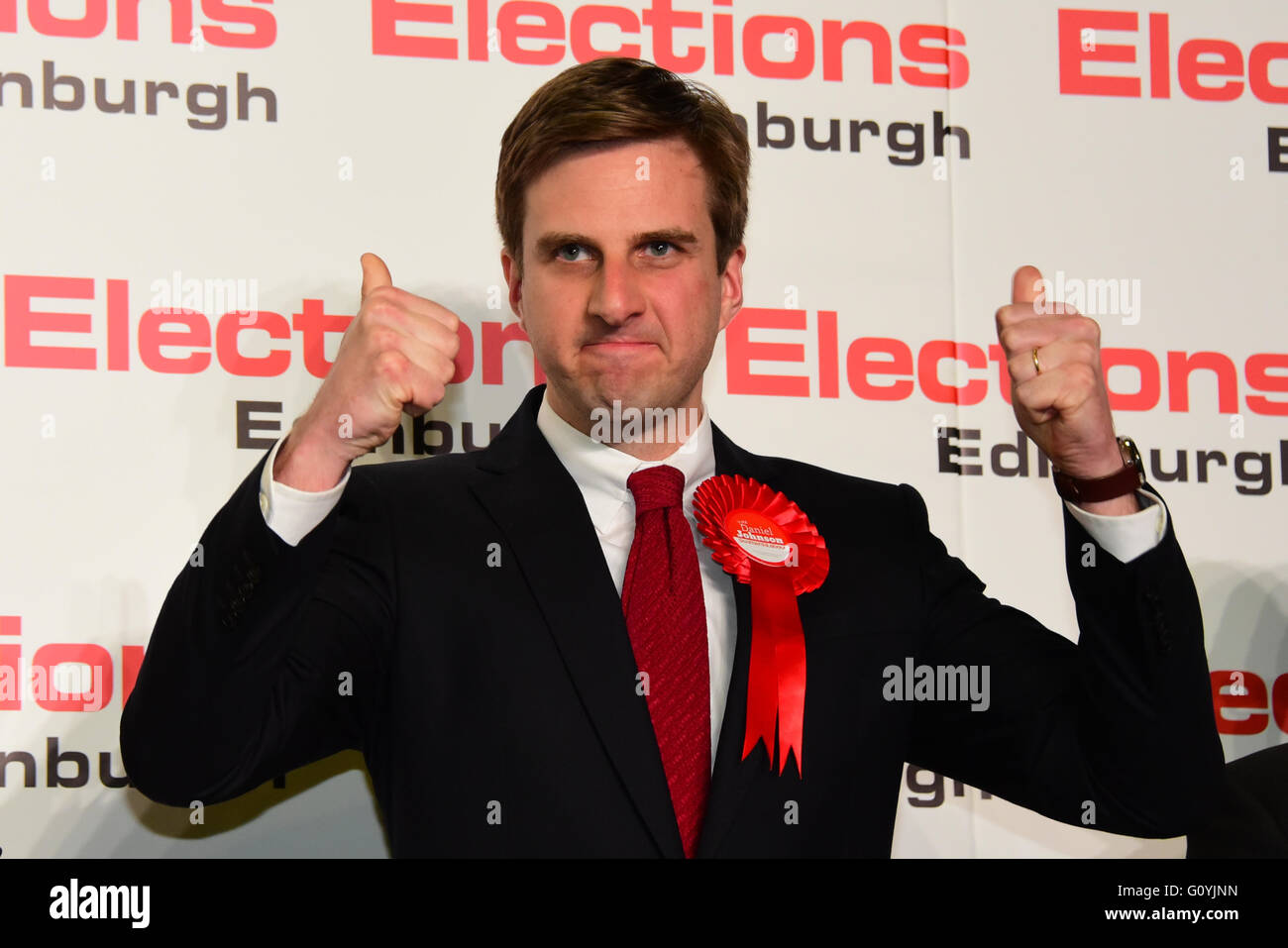 Edimburgo, Scozia, Regno Unito, 06 maggio, 2016. Il successo del lavoro scozzese candidato per Edinburgh Southern Daniel Johnson a parlare dopo la dichiarazione presso il conteggio per il Parlamento Scozzese elezioni, Credito: Ken Jack / Alamy Live News Foto Stock