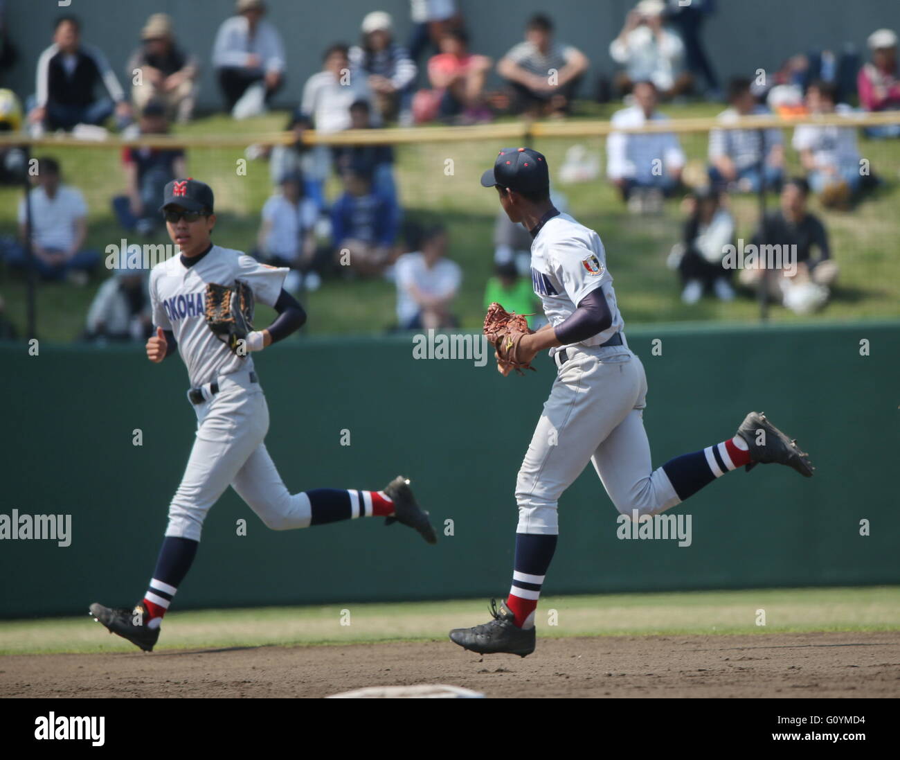 Yokohama Kanagawa, Giappone. Il 1 maggio, 2016. (L-R) Yuko Chonan, Chusei Mannami () baseball : Yuko Chonan e Chusei Mannami di Yokohama durante la prefettura di Kanagawa High School Baseball Torneo di primavera gioco finale tra Yokohama 11-1 Nihon University Senior presso Thirty-Four Hodogaya Stadium di Yokohama Kanagawa, Giappone . © BFP/AFLO/Alamy Live News Foto Stock