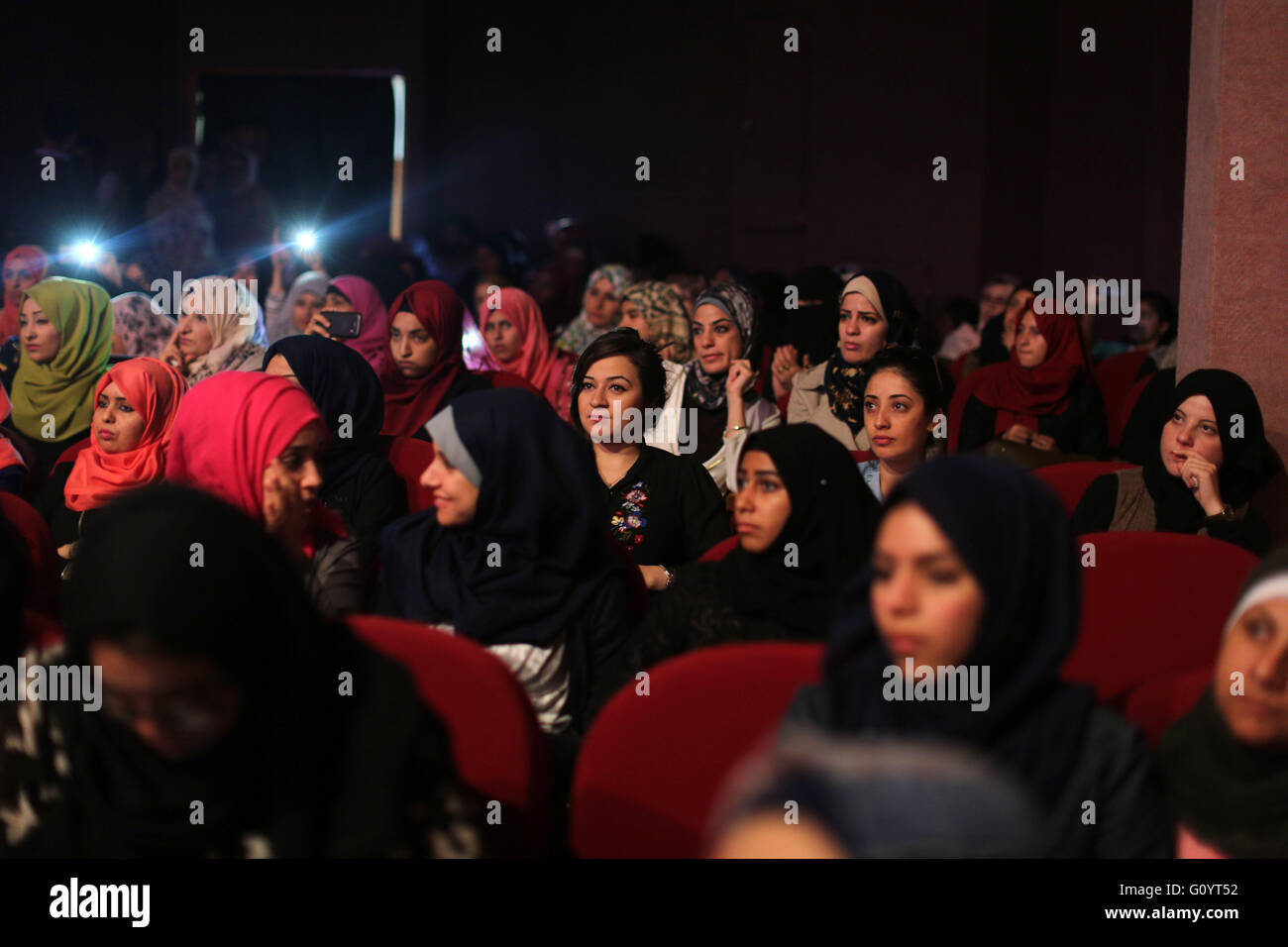 La città di Gaza. Il 6 maggio, 2016. Musulmani palestinesi celebrando Profeta Muhammad (pace sia su di lui) Compleanno di Gaza City . Credito: Mohammed zaanoun/Alamy Live News Foto Stock