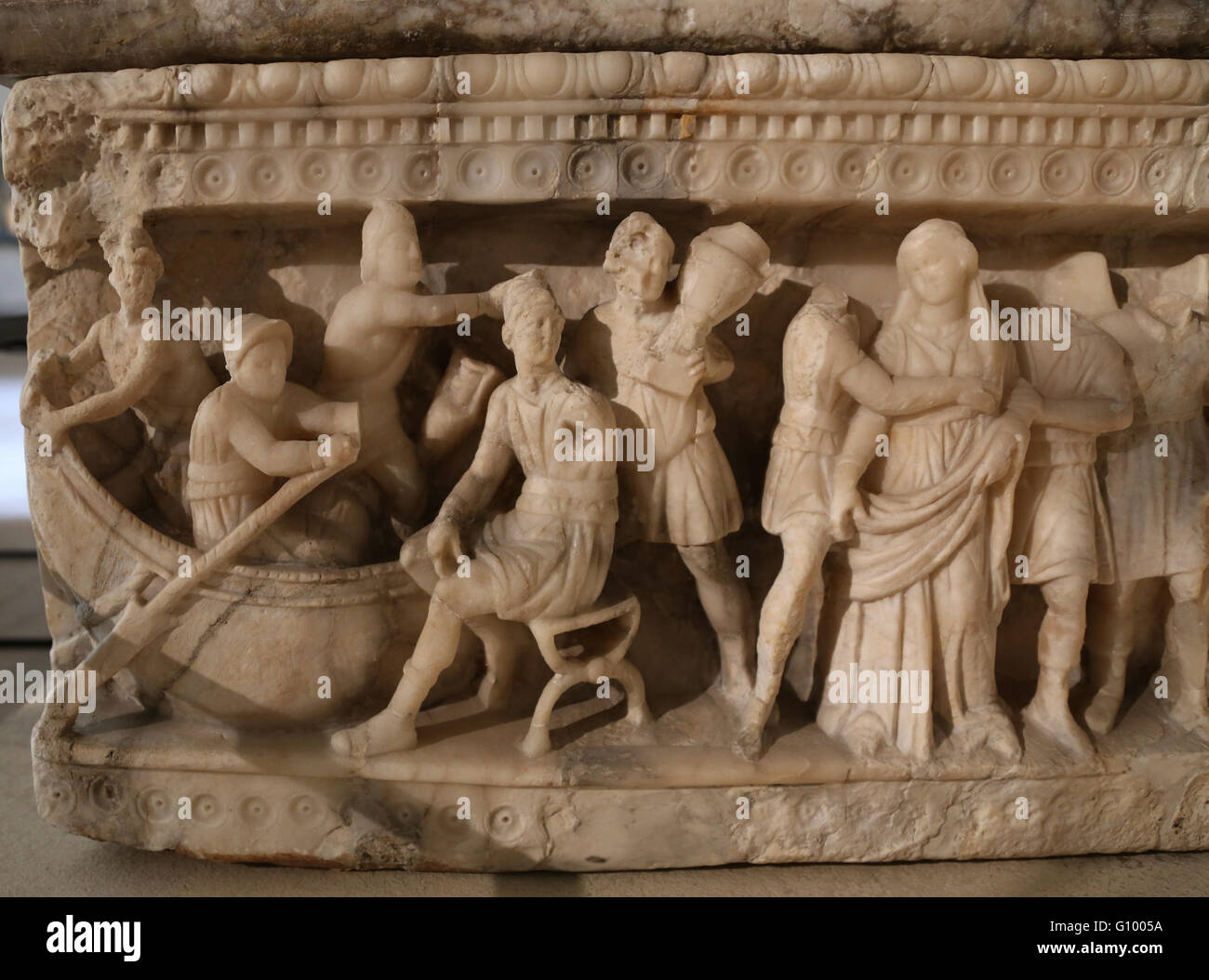 Etruria arte. Alabastro urna funeraria. Rapimento di Helen sulla nave del principe troiano, Parigi. (Guerra di Troia). 2° C. BC. Foto Stock