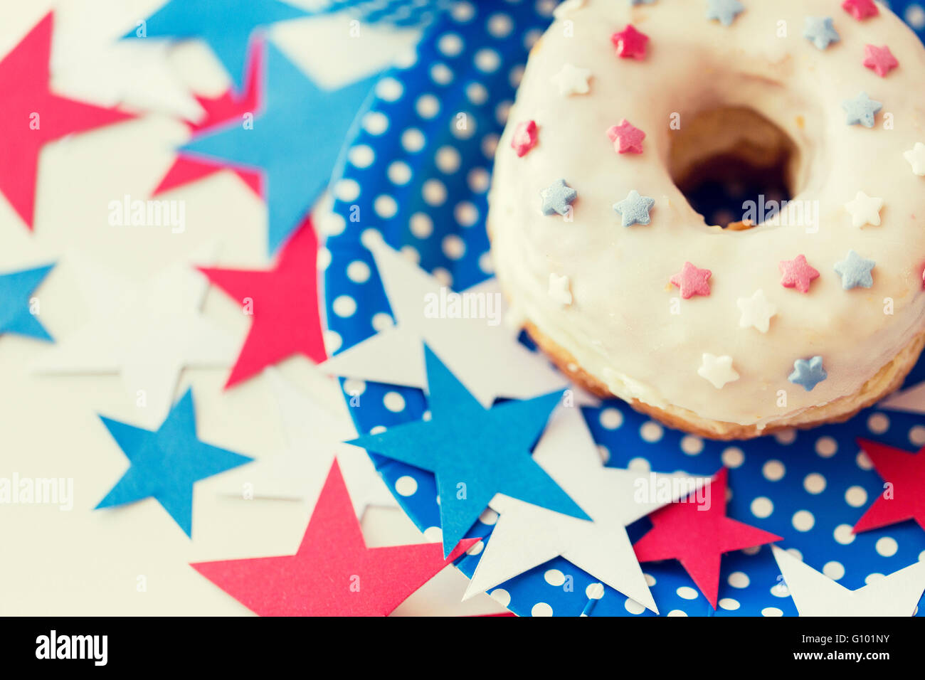 Ciambella con decorazione a stella sul giorno di indipendenza Foto Stock