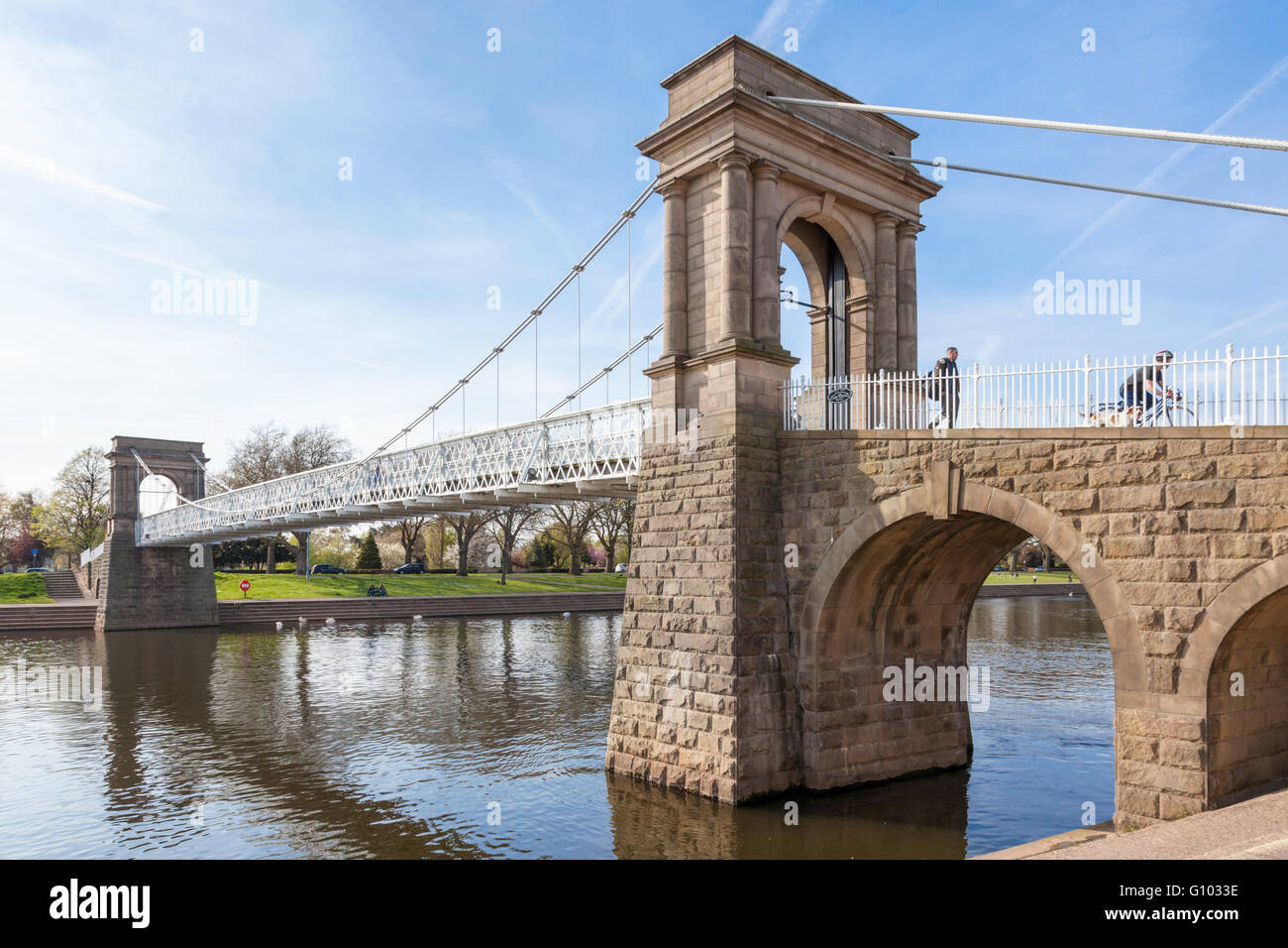 Wilford ponte di sospensione, una passerella sul fiume Trent, tra West Bridgford e Nottingham, Inghilterra, Regno Unito Foto Stock