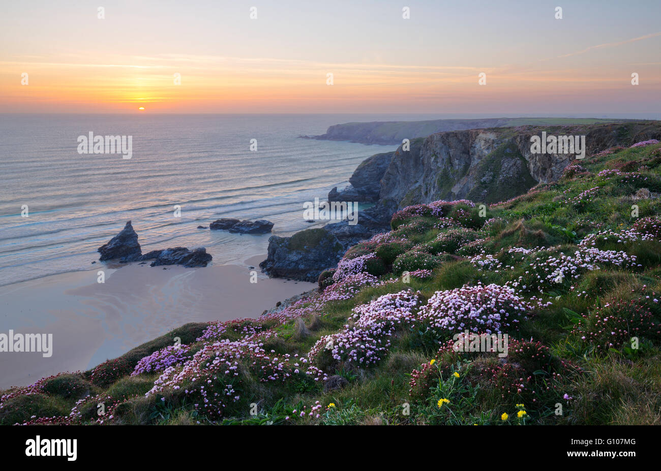 Tramonto a Bedruthan Steps Foto Stock