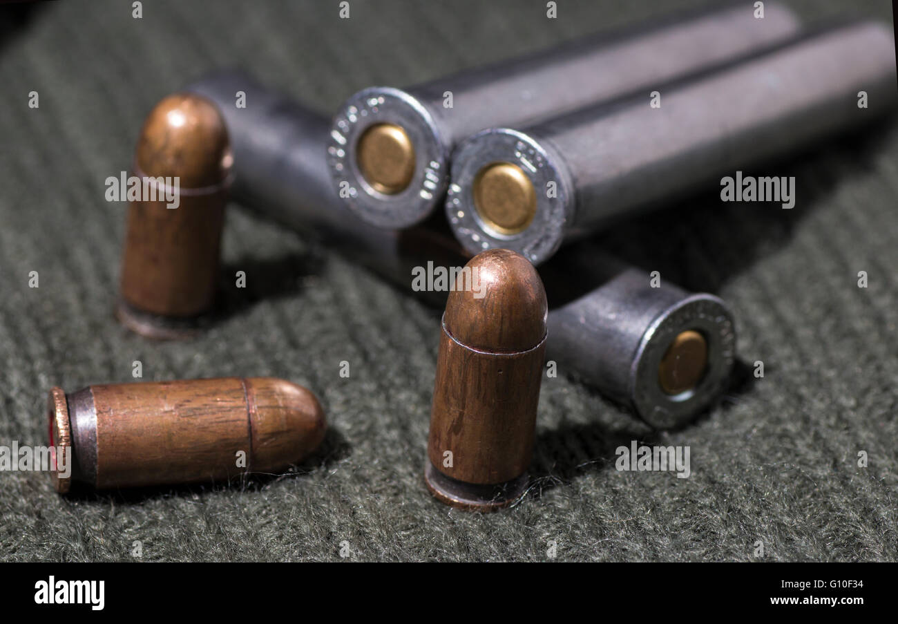 Fucile e pallottole a pistola Foto Stock