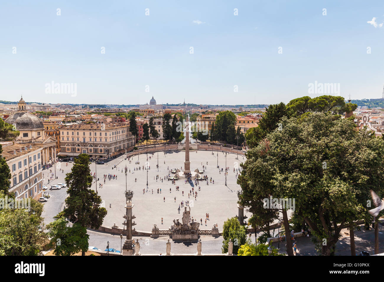 Vista di piazza del Popolo (Piazza del Popolo) e city scape di Roma, Italia Foto Stock
