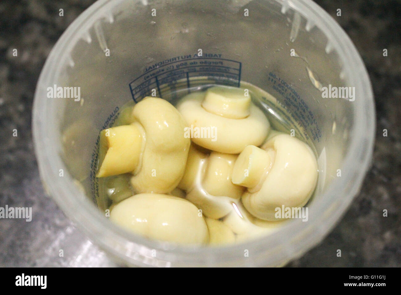 Carapicuiba, SP - 05/07/2016: fungo è andato meno Prezzo - prezzo a fungo decapati modificato da 0,57% a partire da gennaio 2007 ad aprile 2016, secondo i dati dell'indice dei prezzi al consumo (IPCA). (Foto: R?mullo Dawid / FotoArena) Foto Stock